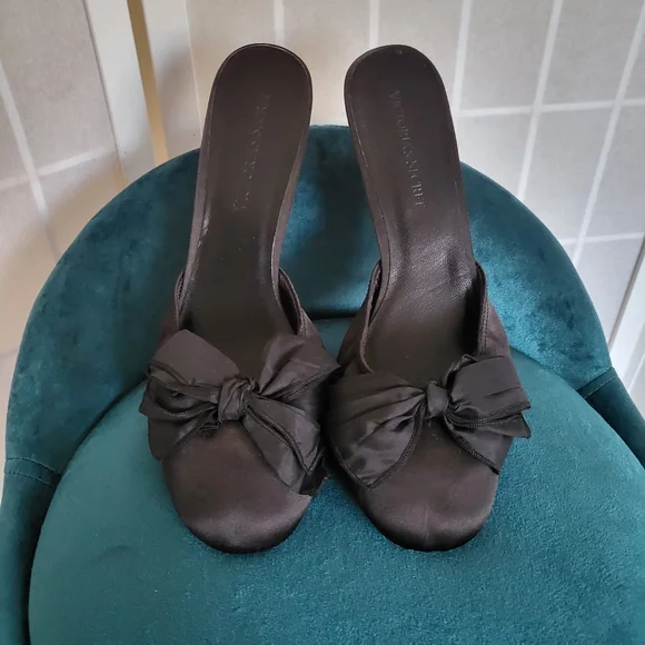 Vintage Victoria's Secret Black Satin Slippers Heels 10 - Picture 1 of 8